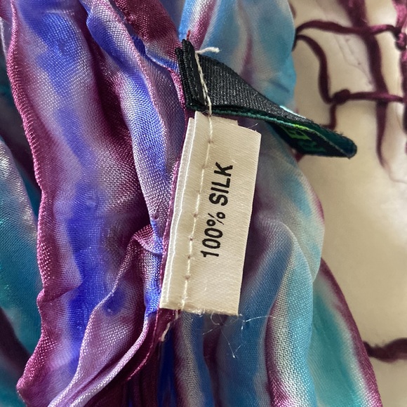 Beautiful silk scarf - Picture 3 of 5